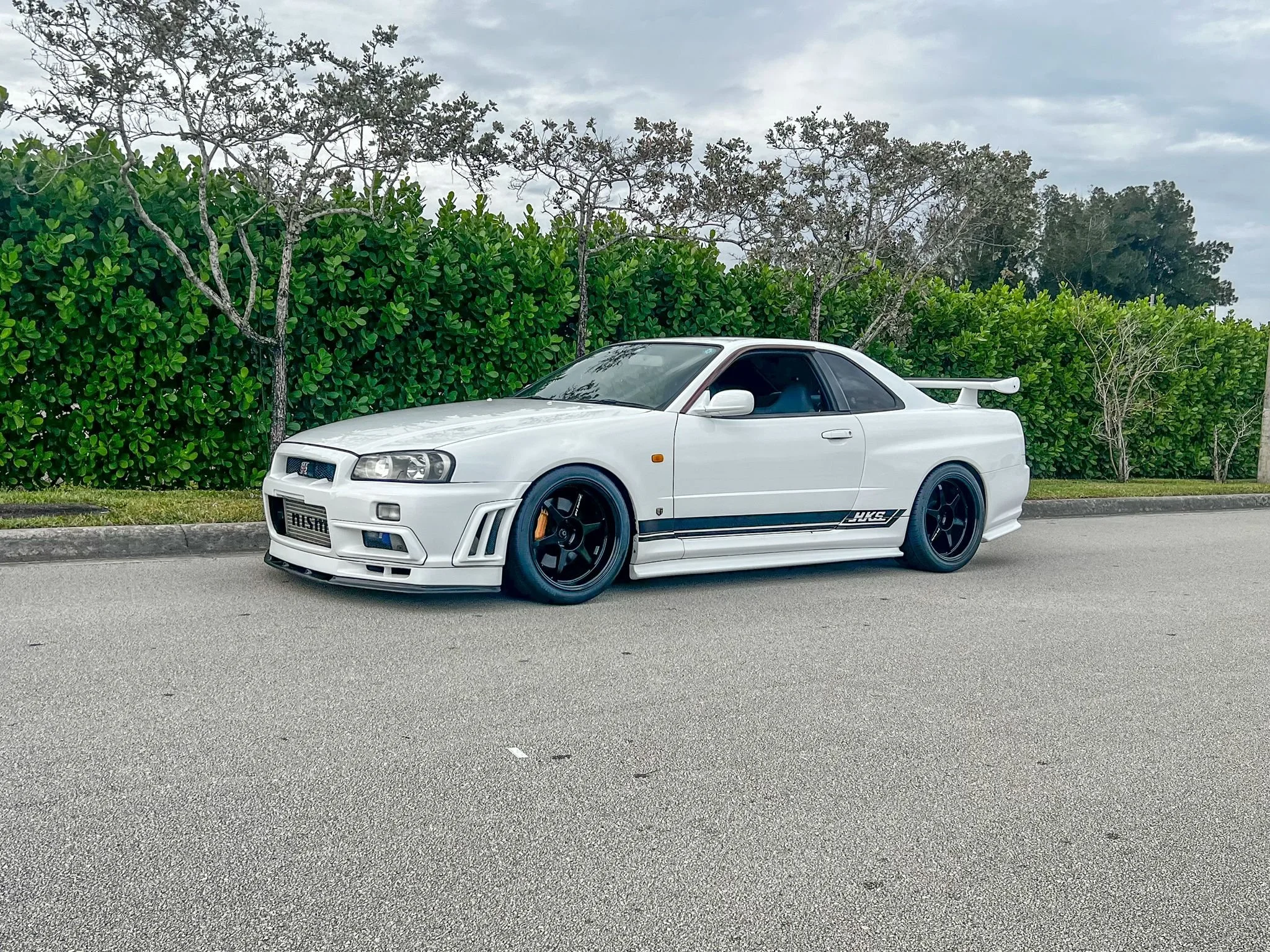 イグニッションモデル　R34 GT-R 1999 スーパーホワイト IG3227 1/18 Nissan Skyline GT-R (BNR34) White | LINE UP